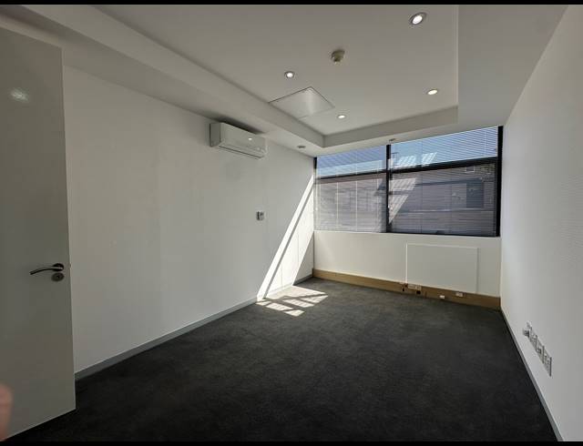 512M² OFFICE TO LET IN SANDHURST